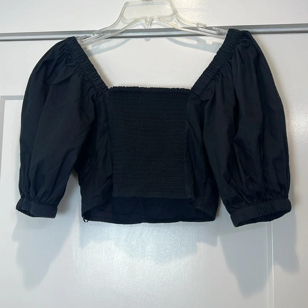 Abercrombie & Fitch black  Puff Sleeve cropped Blouse size small.